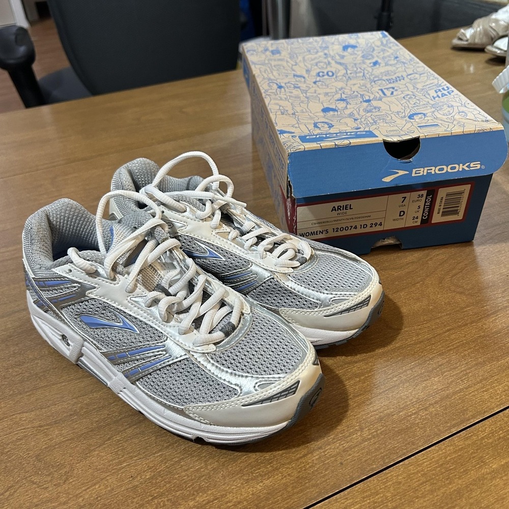 Brooks Ariel Running Shoes Womens Size 6 Wide D Silver Control Support 120074